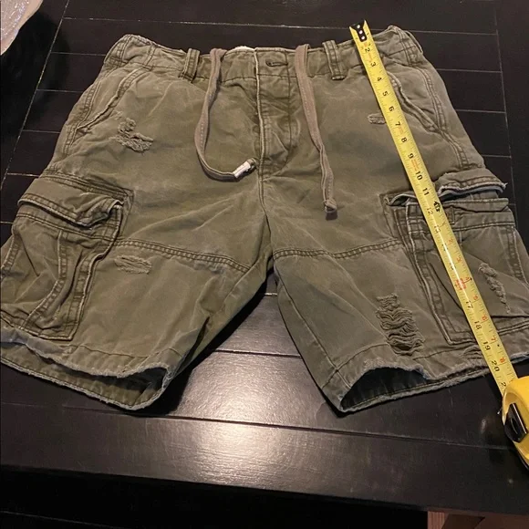 Abercrombie & Fitch Y2K olive green cargo shorts, size men’s 36 waist - Picture 8 of 8